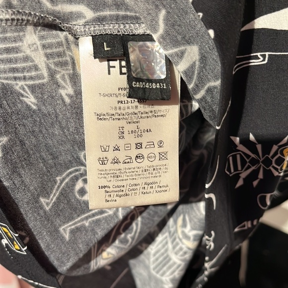 FENDI SÚPER BUGS T-SHIRT SIZE LARGE BRAND NEW - Picture 6 of 6